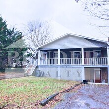 Building Photo - 1535 Jordan Ave NW