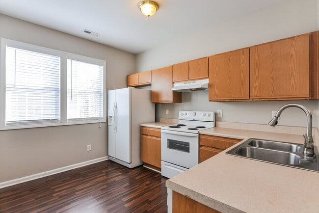 Building Photo - 3879 Pin Oak Rd