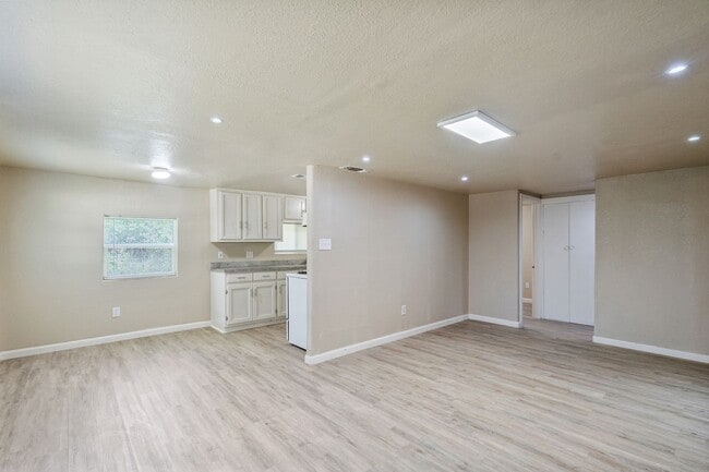 Building Photo - 1000 Qualia Dr
