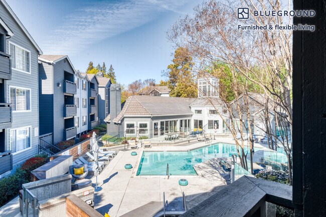 Foto del edificio - 355 N Wolfe Rd