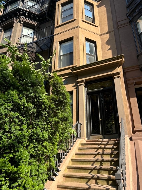 Building Photo - 189 Beacon St