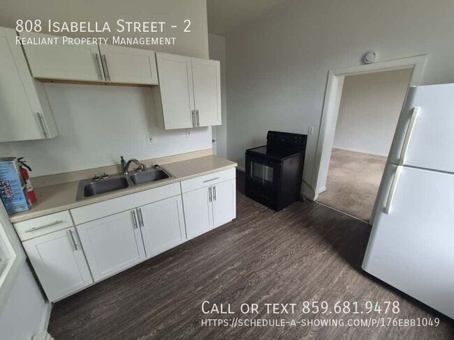 Building Photo - 808 Isabella St