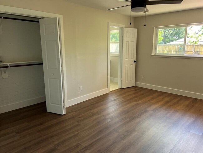 Building Photo - 8711 Hinman St