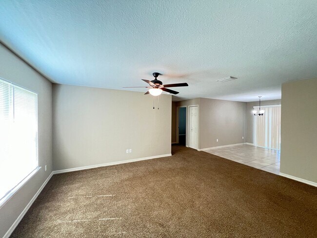 Building Photo - BEAUTIFUL 3 Bedroom, 2 Bathroom Home in Ocklawaha!!