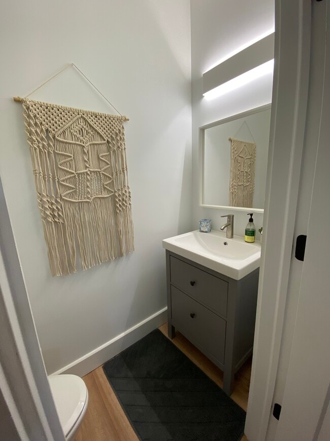 Powder room - 140 South St