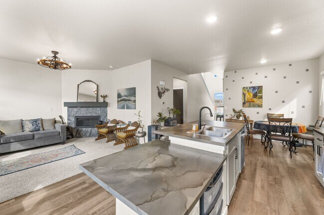 Foto del edificio - Modern 3 Bed/2.5 Bath home