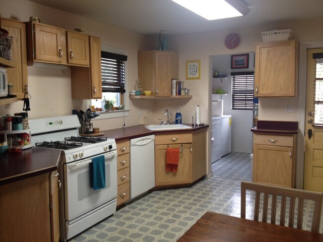 Foto del edificio - Charming 2/1 House in Hyde Park- Available for August!