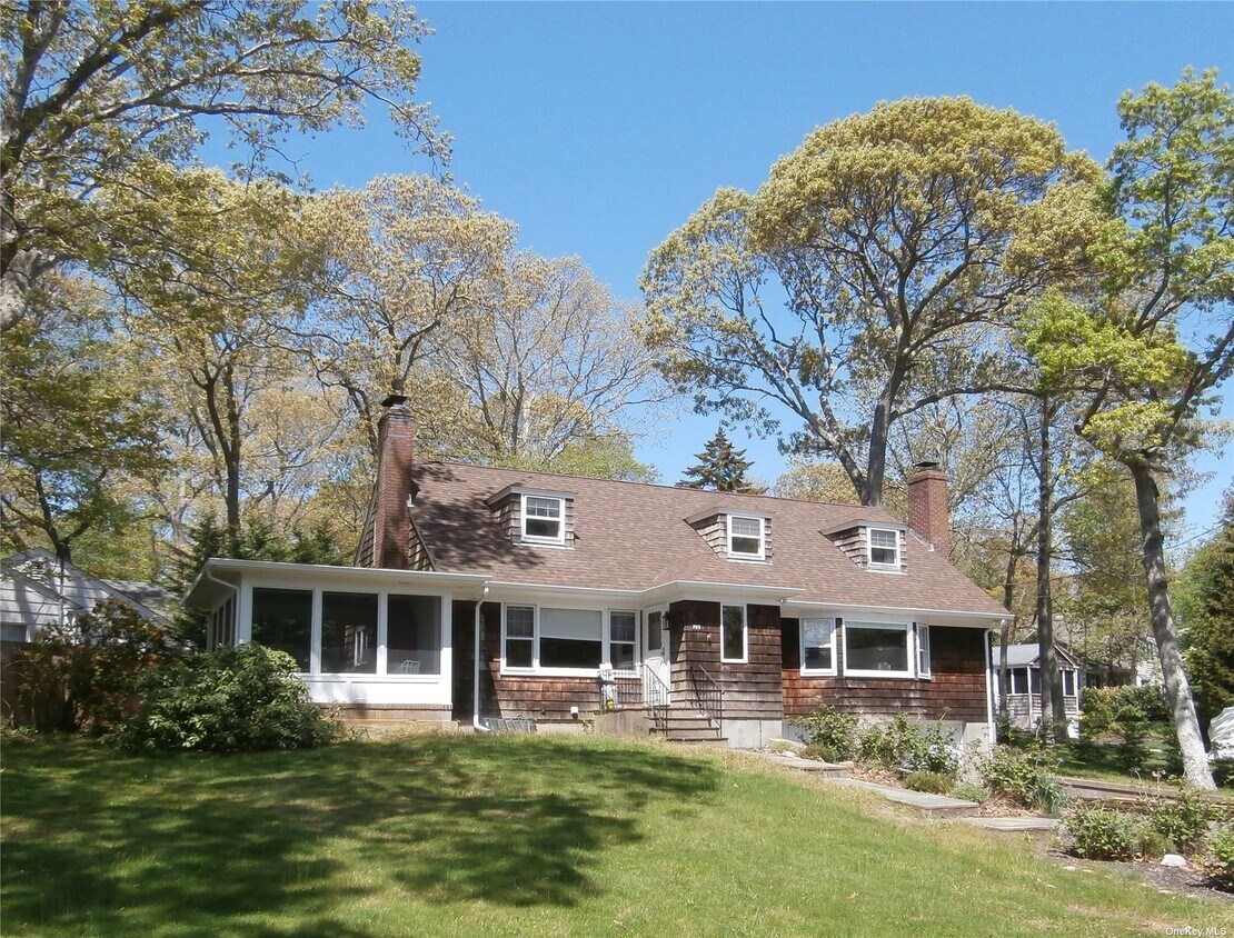 Primary Photo - 795 Bayview Dr