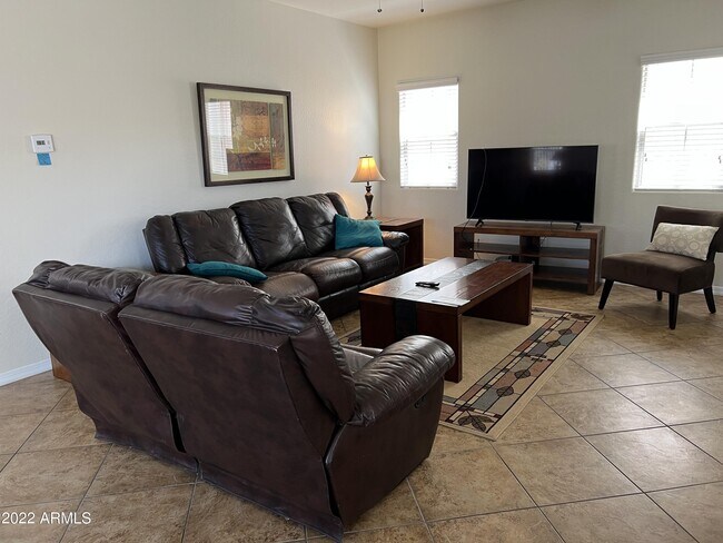 Foto del edificio - 5340 W Molly Ln