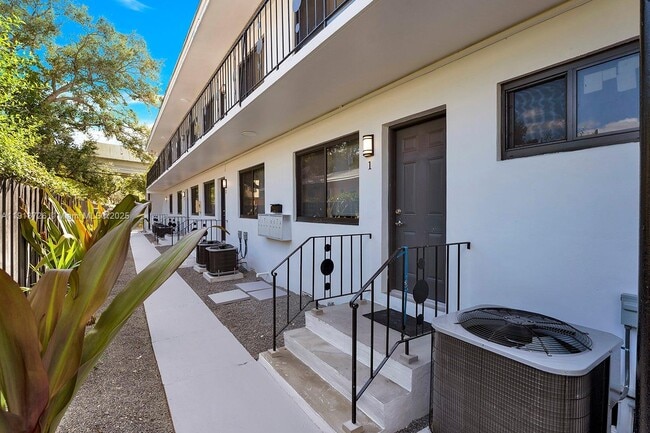 Foto del edificio - 2150 SW 26th St