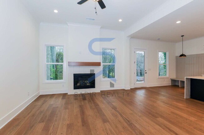 Foto del edificio - NEW LUXURY 5BR HOME | 10FT CEILINGS | NEAR LAKE LANIER | MOVE-IN READY