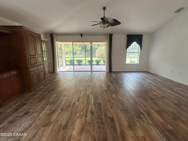 Foto del edificio - 665 Elk River Dr