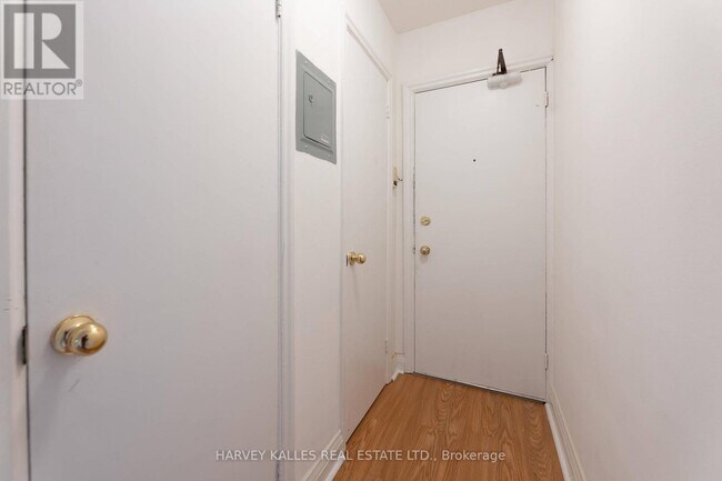 Photo du bâtiment - 330-330 Chisholm Ave