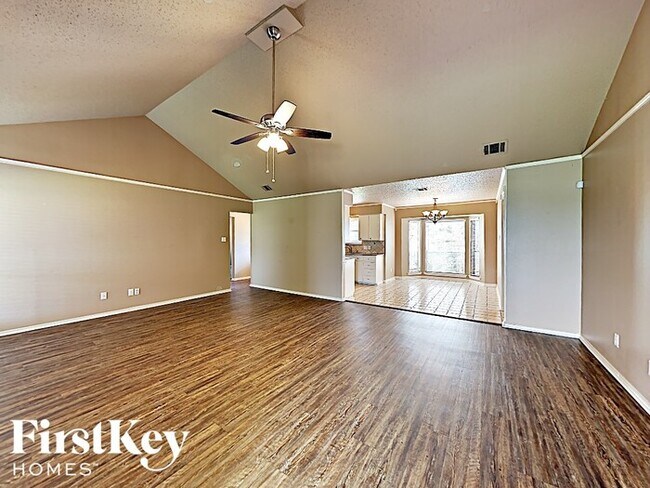 Building Photo - 589 Bluebonnet Dr