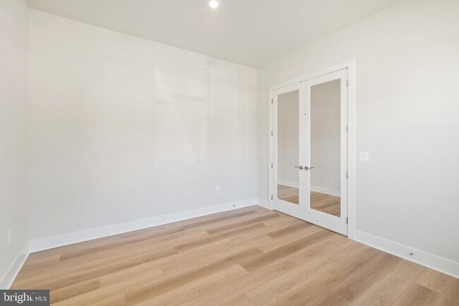 Building Photo - 823 Warlander Dr SW