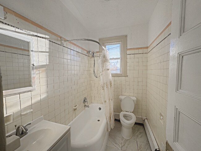 Building Photo - 828 1st St