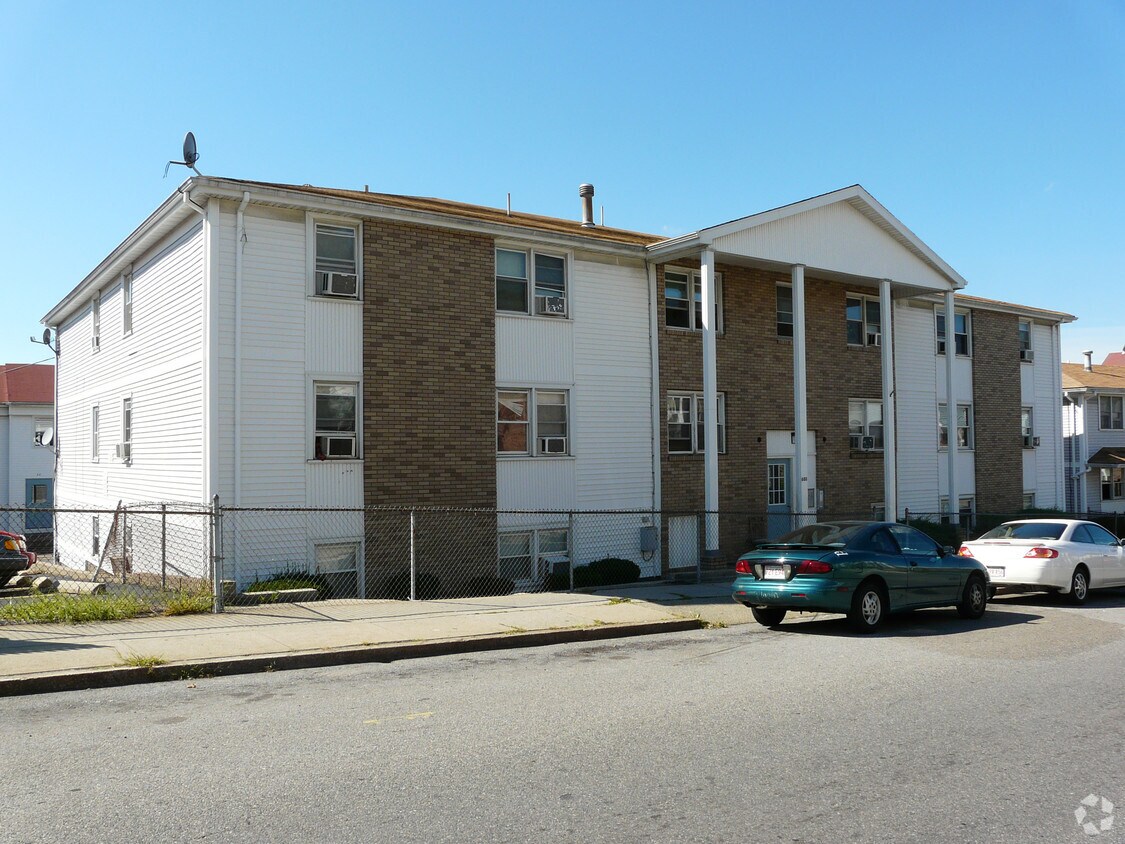 Building Photo - 680 N Main St