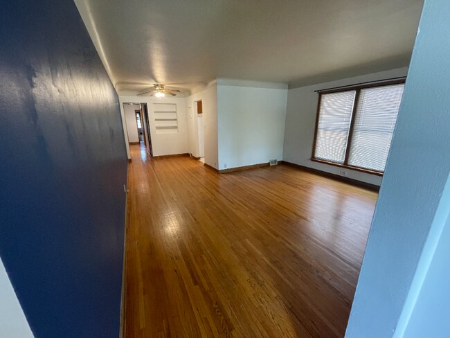 Building Photo - 4232 Cedar Ave S