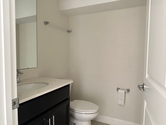Foto del edificio - 4 Bed 3.5 Bath Townhouse In Storey Lake