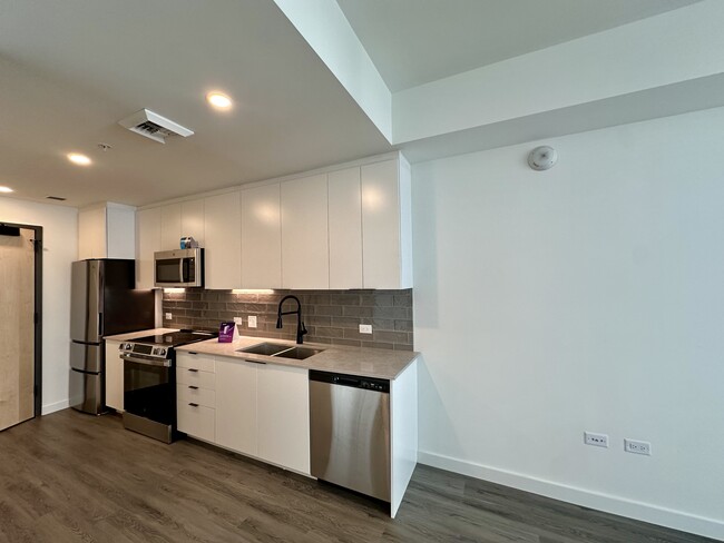 Foto del edificio - 114 NE 22nd St