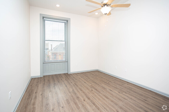 1BR, 1BA - 600 SF - Living Room - The Friary