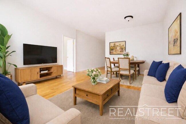 Foto del edificio - NO FEE! Renovated 2 BED in North Crown Heights