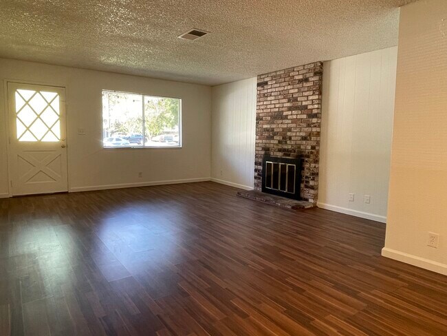 Sala de estar - 4828 Cowell Blvd