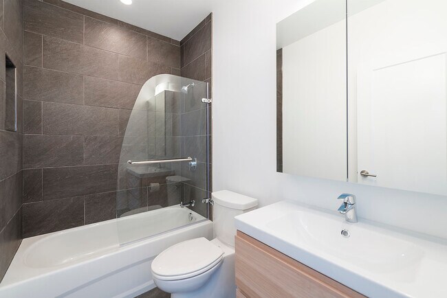 Building Photo - 1748 Manzanita Dr