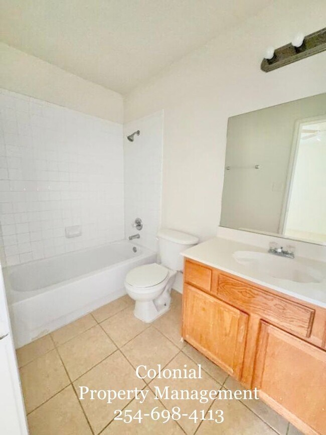 Building Photo - 2810 Leroy Cir