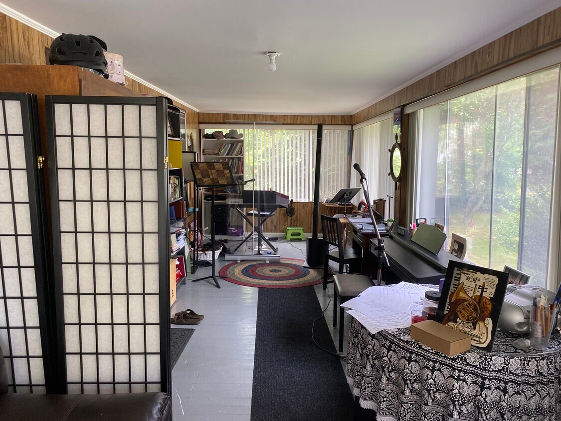 504 Wyckoff Ave, Ramsey, NJ 07446