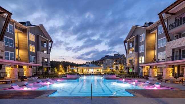 Building Photo - Creekside Park The Grove