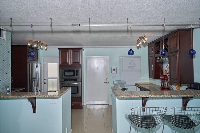 Foto del edificio - 2555 NE 11th St