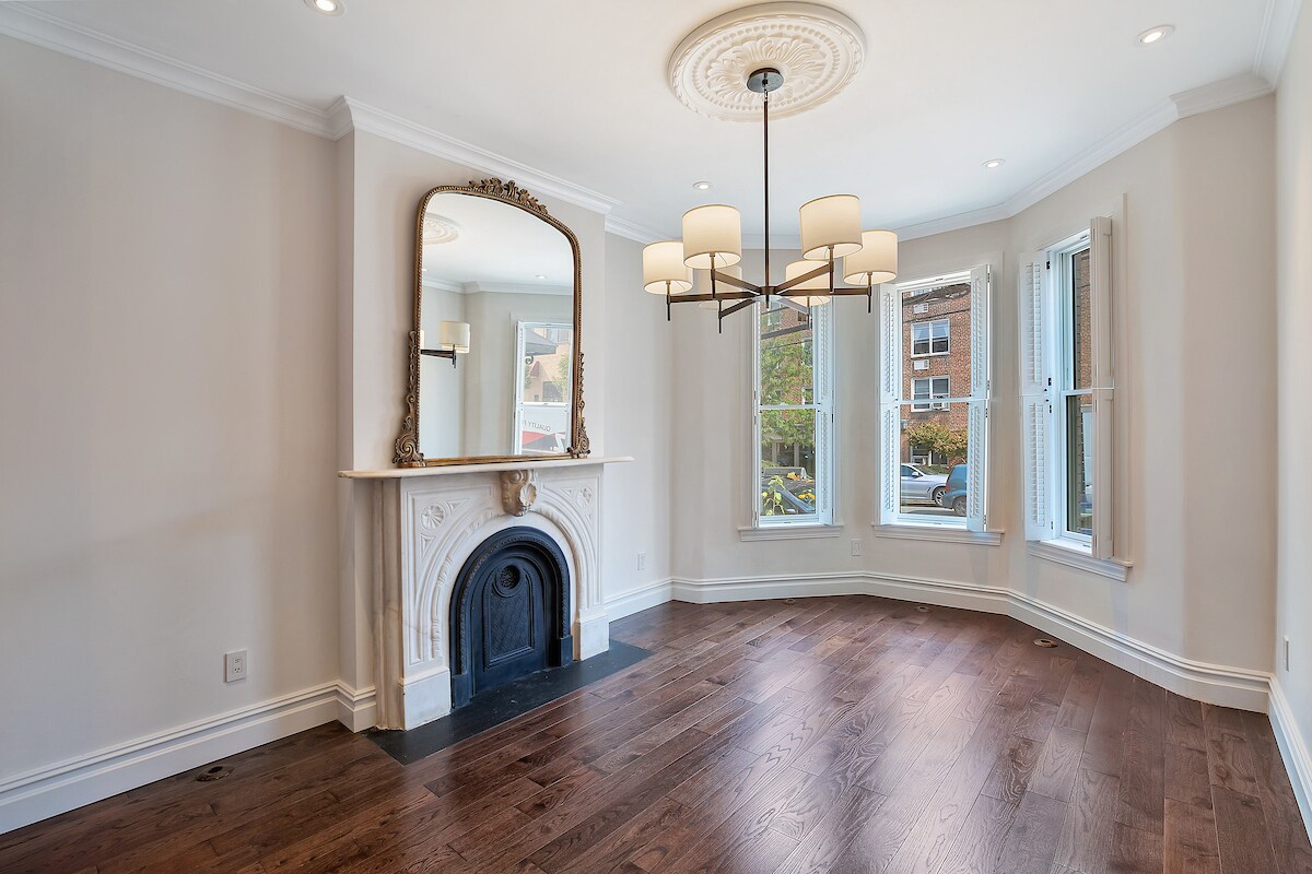 3184 Crescent St Unit 1st Floor Duplex, Astoria, NY 11106 Apartments