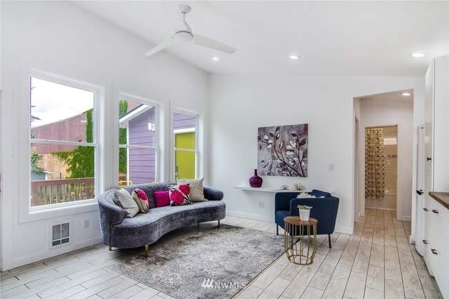 Building Photo - 2817 29th Ave S