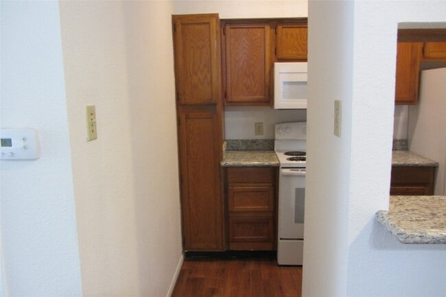 Building Photo - 2121 El Paseo St