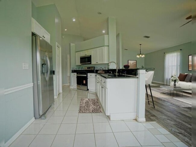 Building Photo - Charming 3 Bed, 2 Bath Home with Pond View in Sought-After Community