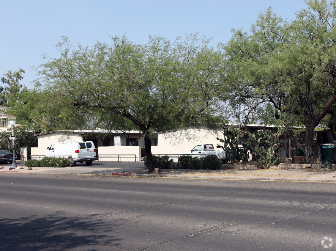 Building Photo - Cactus Garden Apartments