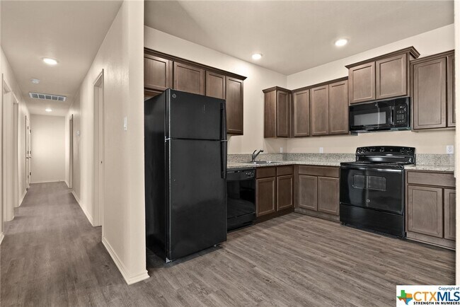 Foto del edificio - 1025 Cline Dr