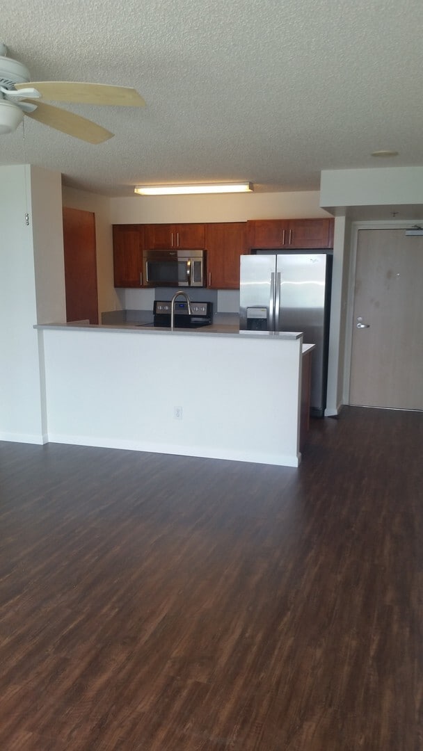 Building Photo - UPGRADED and AFFORDABLE in Kakaako!