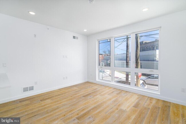 Building Photo - 1729 Francis St