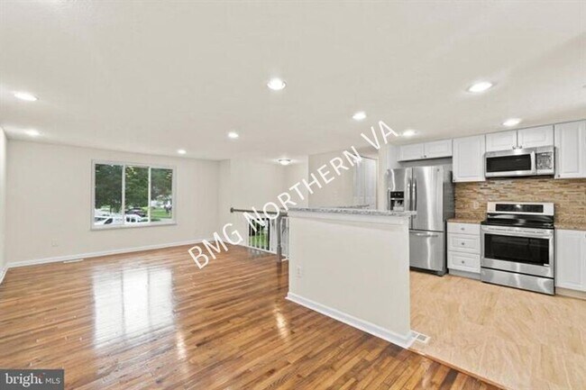 Foto del edificio - 8461 Yellow Leaf Ct