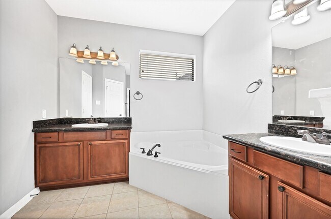 Building Photo - 1346 Studer St