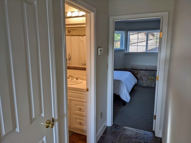 Building Photo - 3480 Loes Way
