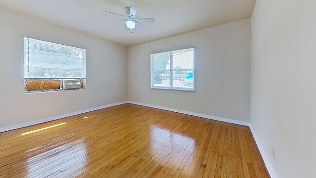 Building Photo - Cute and Charming Apartment in St. Nicholas