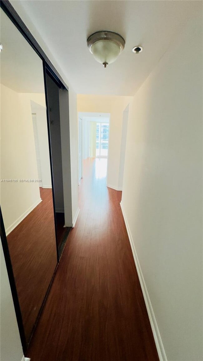 Foto del edificio - 1717 N Bayshore Dr