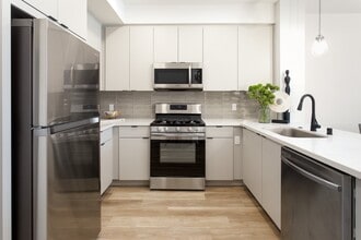 Building Photo - The Reserve La Mirada