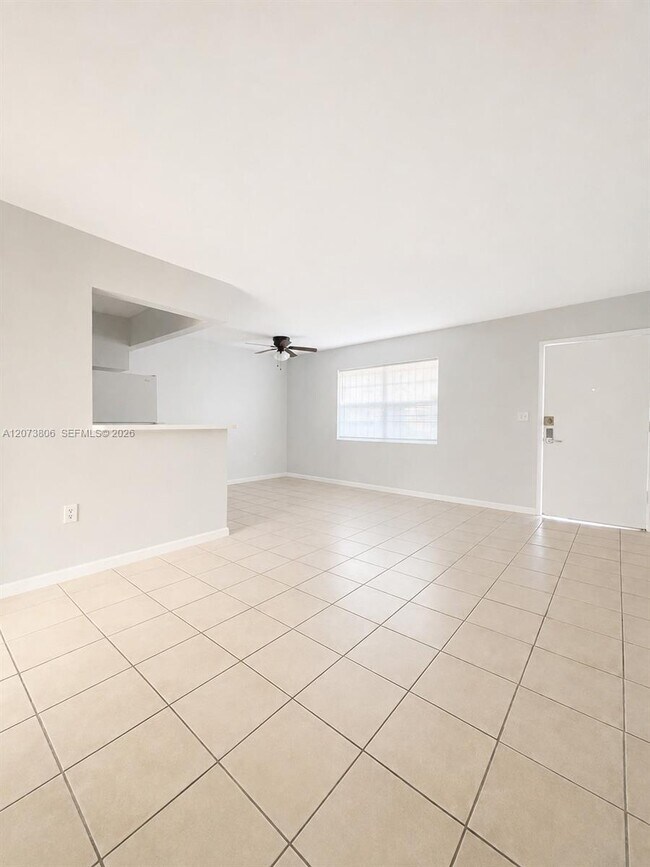 Foto del edificio - 1330 W 54th St