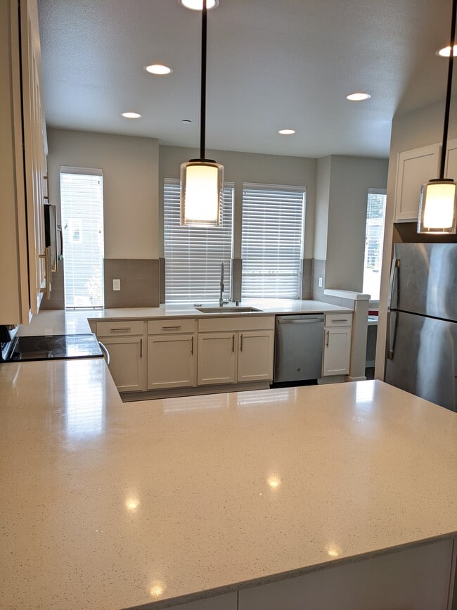 Building Photo - 13717 Admiralty Way