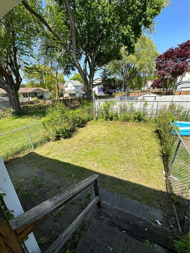 Building Photo - 619 Dean St