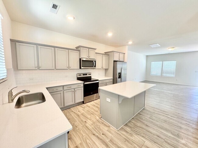 Building Photo - AVAILABLE JANUARY 6TH  Start the new year right! 3 br 2.5 ba near I-85 and shopping.